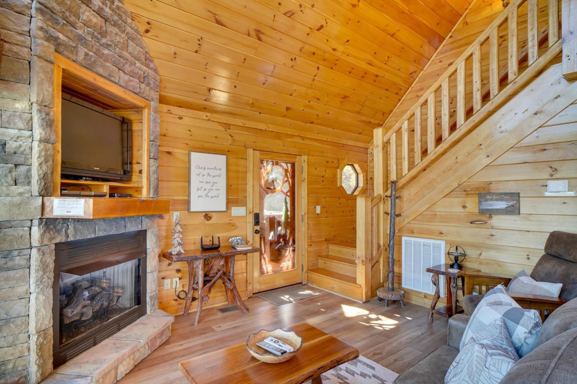 Hatcher Mtn Retreat Sevierville Cabin With Hot Tub! Экстерьер фото